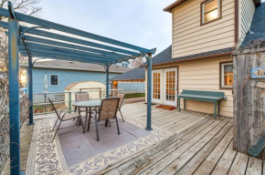 Clear Lake Vacation Rental Walk to City Beach!